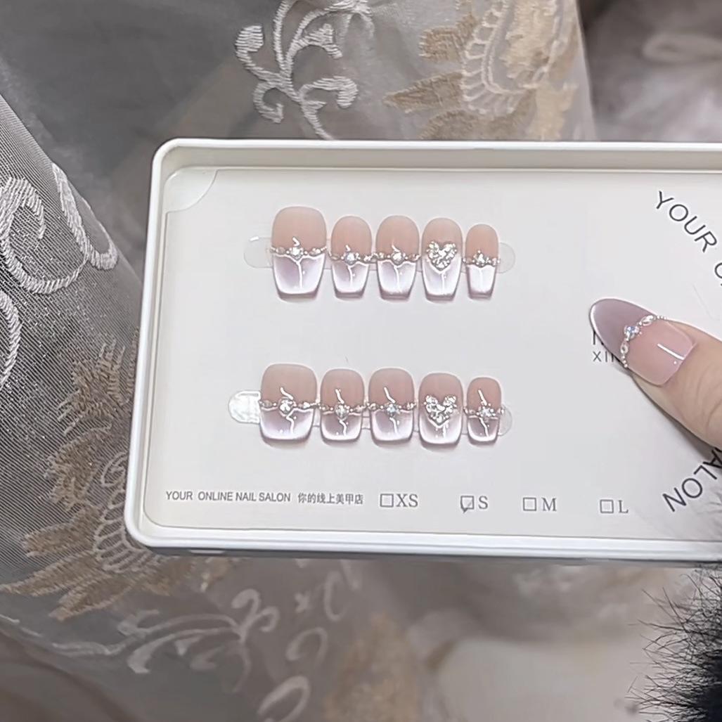 

Ручная работа Фототерапевтическая одежда Ногти Сердце Имеет Отношение к Кошачий глаз Румяна Мигающие Бриллианты Нейл-арт Патч Large L