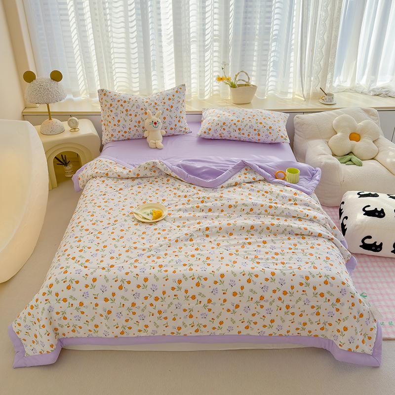 Ultra-Soft Summer Cooling Quilt - Lightweight, Breathable & Skin-Friendly with Embossed Floral Print Design for All Seasons - Perfect for Bedroom