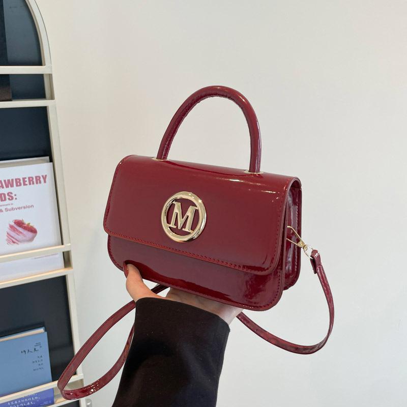 This year popular small bag women's autumn 2025 new fashion retro messenger bag Internet celebrity handbag female Internet celebrity versatile