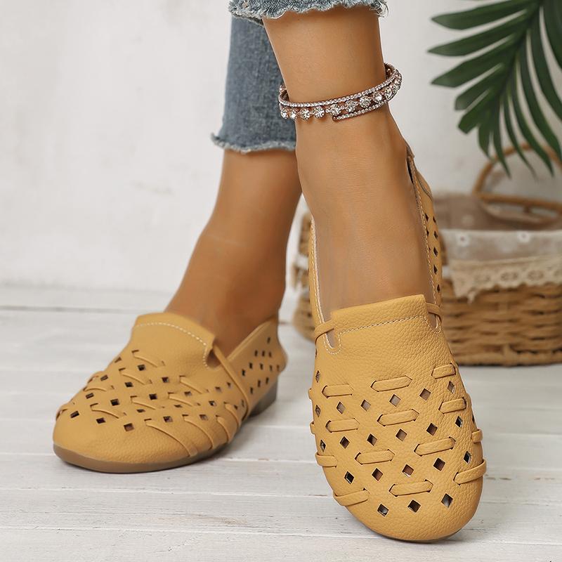 Fashion Breathable Hollow Out Decor Flats Women 2025 Summer Soft Sole Non Slip Walking Shoes Woman Plus Size Closed Toe Platform Loafers