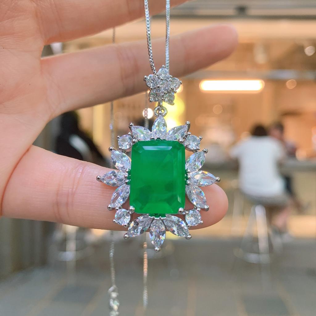 Jewelry Simulation Emerald Colored Treasure Pendant Retro Micro-Inlaid Zircon Women'S Necklace Pendant