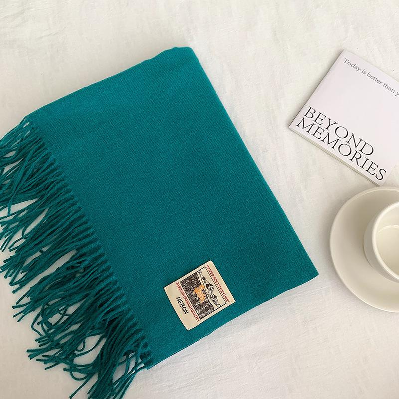 A Winter-specific, All-color, Multifunctional Scarf with A Soft Texture, Resembling The Feel of Cashmere, Providing Warmth and Protection.