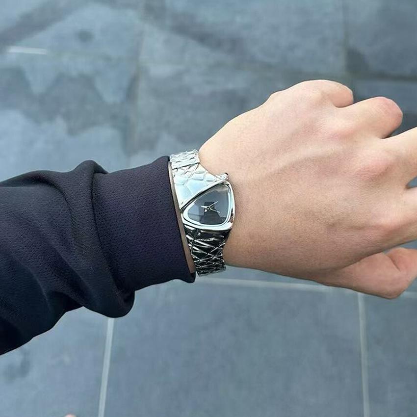 NEUE Persönlichkeit Y2K Herren Damen Uhr Schlangenform Drachenschuppen Legierungsarmband Spezielles Zifferblatt Mode Cyberpunk Quarz-Armbanduhr