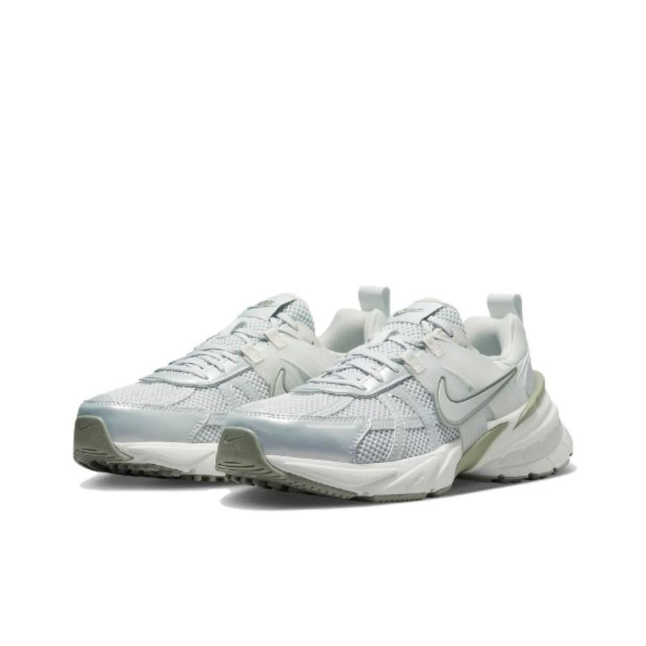 Nike V2K Run Poussière de Photon Armée Légère Chaussures pour Femmes Argent Sommet-Blanc Argent Clair FD0736-006
