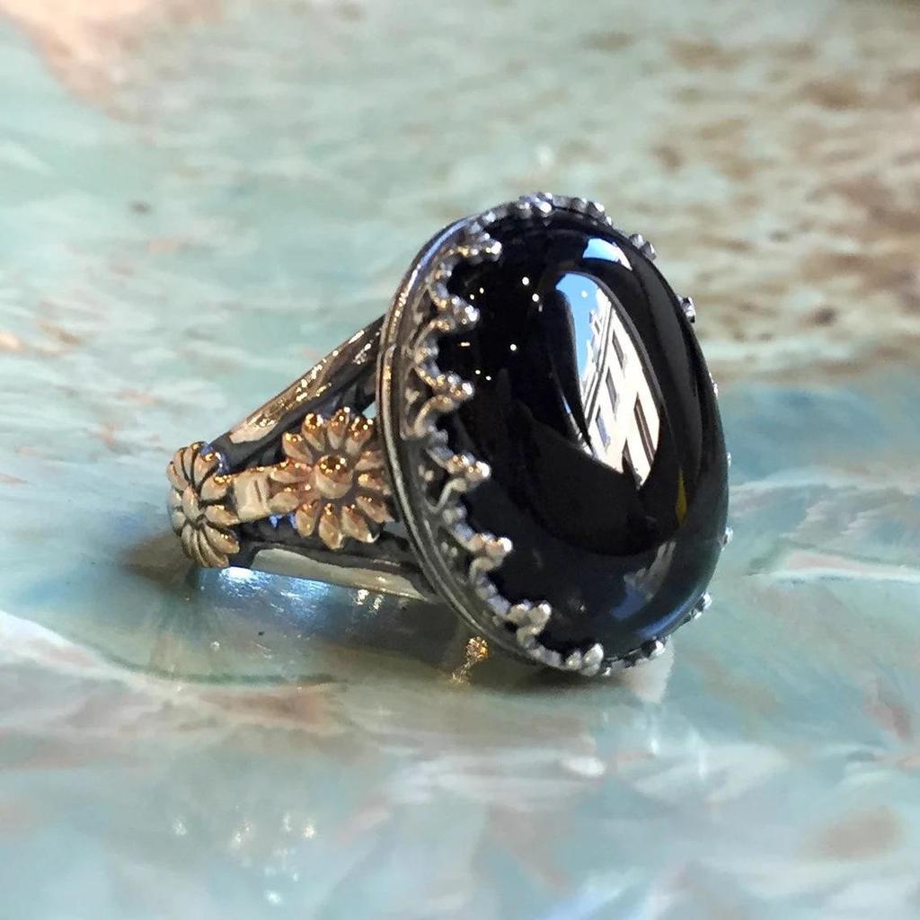 He Cheng Modern Minimalist Gold-Edged Black Gemstone Unisex Couple Rings