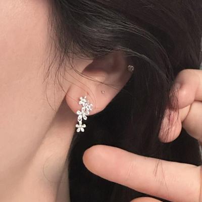 Boucles d'oreilles simples style frais petite fleur clous mode argent léger luxe pour femmes fête mariage