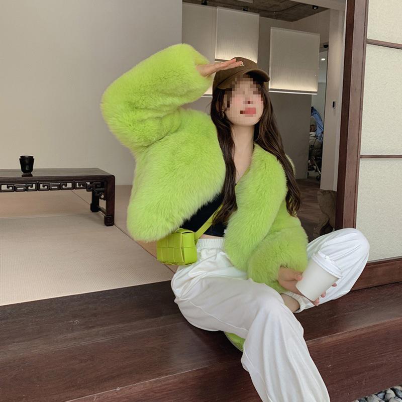 

Women s Short Korean-Style Fluorescent Green Fox Fur Coat - Puffy, Warm & Trendy M фарби люмінесцентні зелений колір