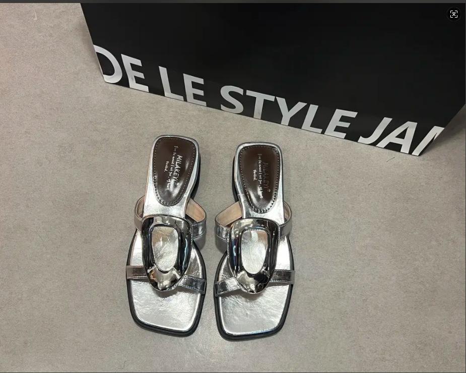 Niche Design Sense Metal Buckle Wedge Slippers Women's Summer Wear 2025 New Thin Open-toed Wedge Heel Shoes Sandals