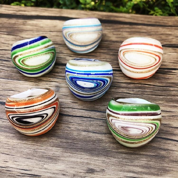 Umělecky zhotovené skleněné prsteny s květinovými motivy obalené drátkem Etnické galaktické téma Pohodlné šperky Kulturní designy