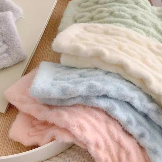 Fuzzy Winter Crew Socks Women Fluffy Warm Thick Socks Breathable Winter Sleep Socks for Indoor Lounging Outdoor Wear