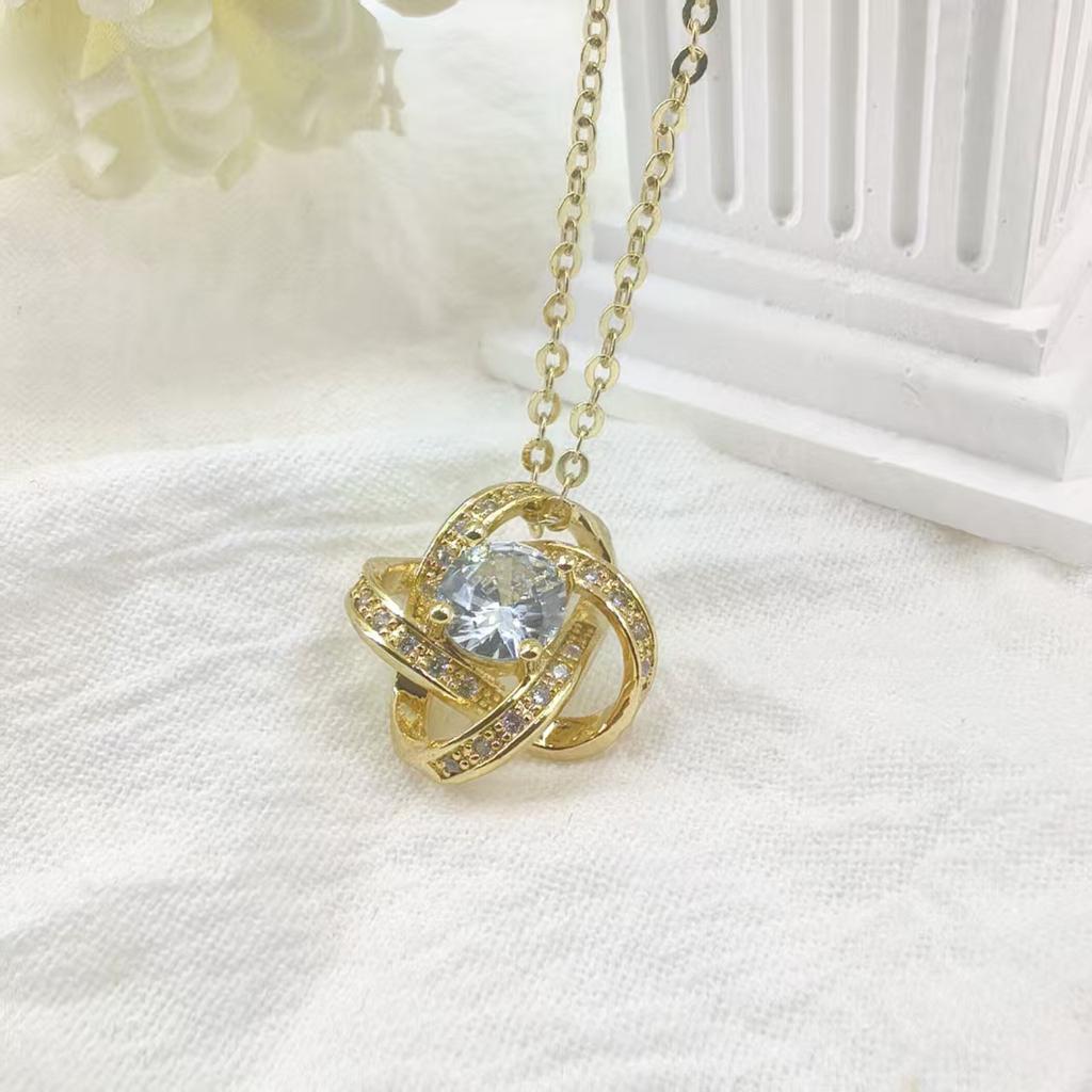 Lucky Four-leaf Clover Light Luxury High-end Sweater Chain Jewelry Necklace Pendant