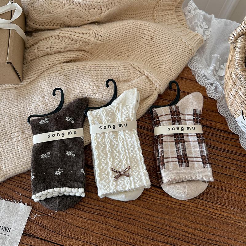 Female Spring and Autumn Vintage Sweet Small Floral Linen Pattern Bow Lace Boneless Tube Pile Socks