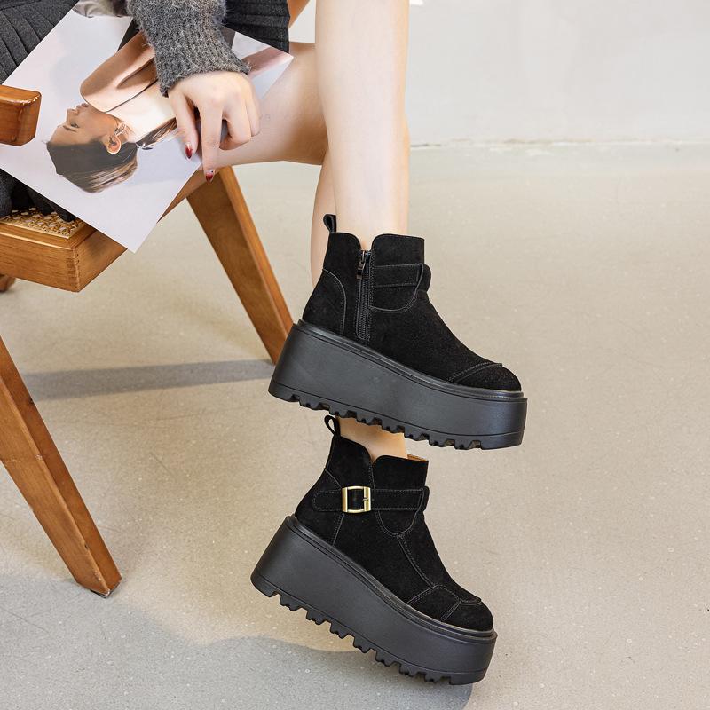 Platform short boots women's Korean version 2025 autumn and winter new solid color round head muffin shoes simple fashion versatile tide