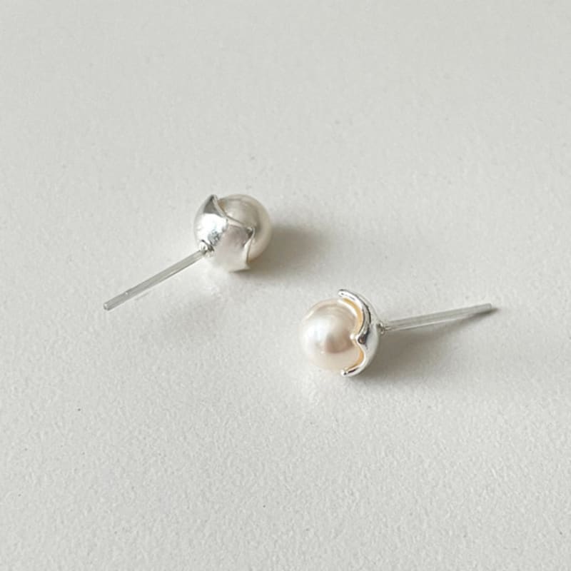 ELYONA ELYONA Lätta Bakre Pärlörhängen 6 mm (Guld/Silver)
