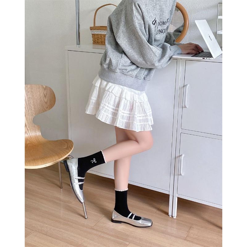 Ladies Spring and Summer Solid Color with Sweet and Lovely Bow Lace Cotton Medium Tube Pile Socks