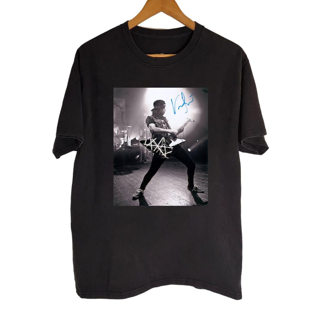 

Vic Fuentes of Pierce the Veil Reprint Shirt HO59 Unisex T-Shirt XXL