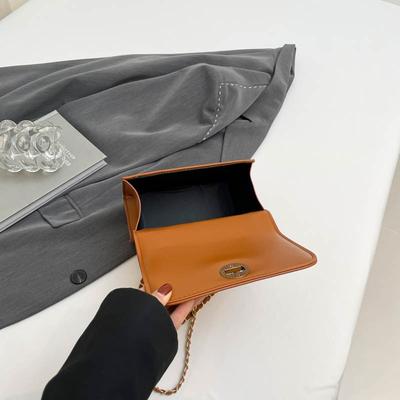 Nouveau design populaire serrure sens de la couleur unie fil à broder chaîne diamant texture bandoulière petite sac carré