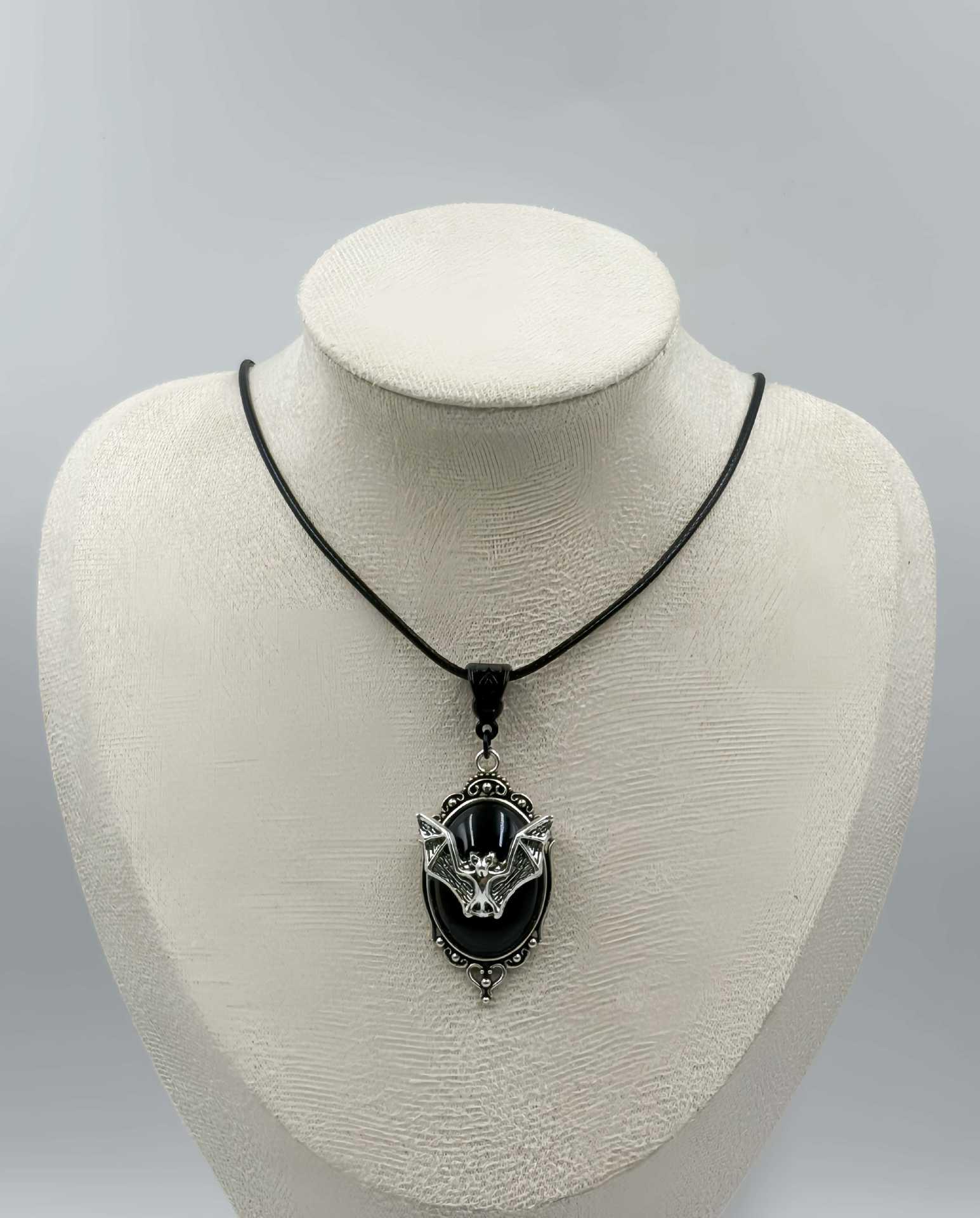 Темный готический кулон-подвеска  Камень Времени  с летучей мышью - Унисекс Хэллоуинские украшения