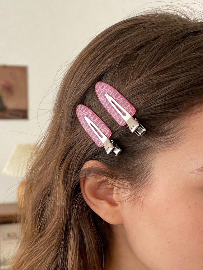 Dior 2 Pièces Pince à Cheveux Transparente Rose avec Logo Barrettes Alligator en Métal Mode Accessoires Cheveux pour Femmes Franges Décor Quotidien