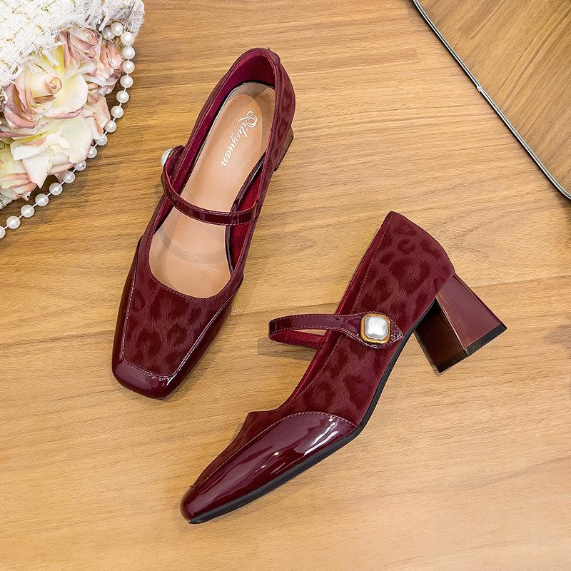 Square head red high heels thick heel 2025 new large size women's shoes medium heel retro leopard print French Mary Jane single shoes