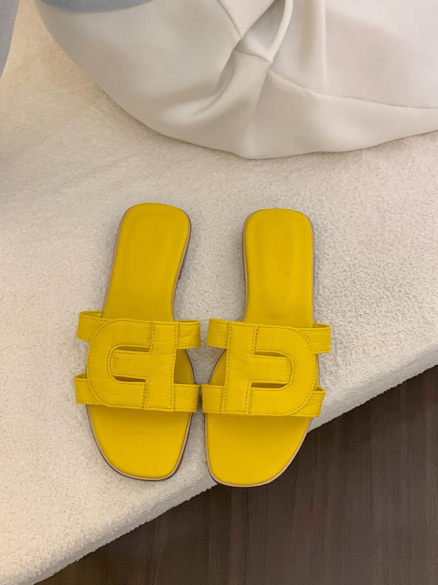 

Универсальная пляжная обувь на плоской подошве, большой размер, маленькие крутые тапочки, женская уличная обувь, новые летние сандалии Xiaoxiangfeng 2025 года 41