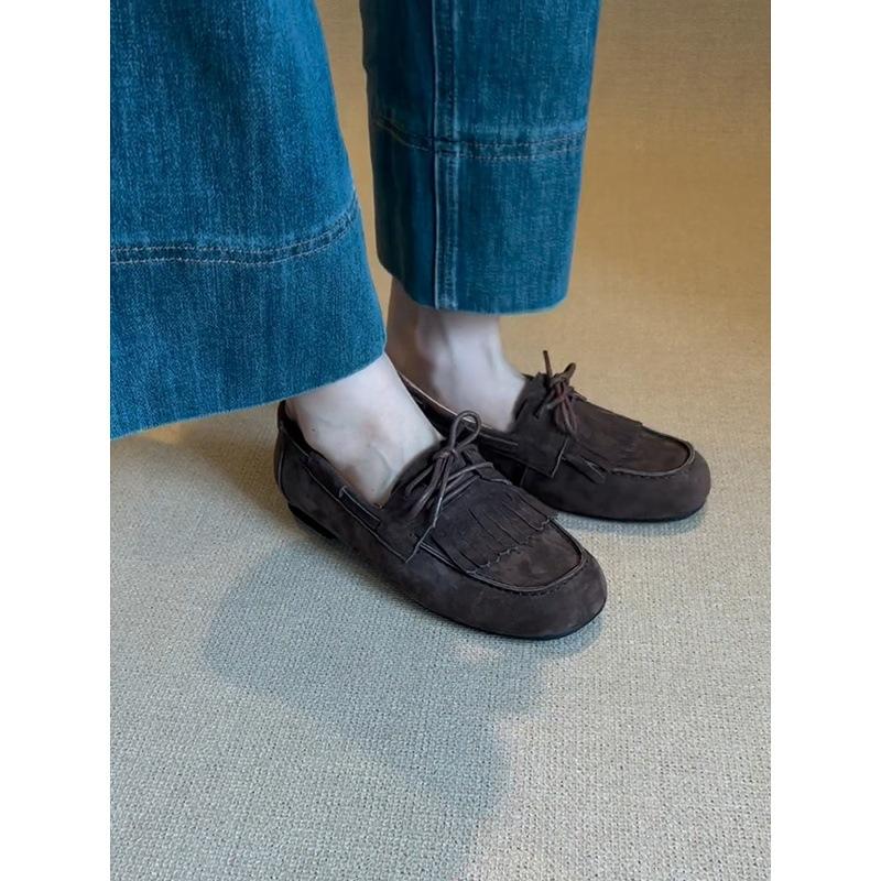 Versión de piel de oveja~ mocasines retro de ante y cuero de un solo pedal para mujer, zapatos de punta redonda con cordones, suela plana y flecos.