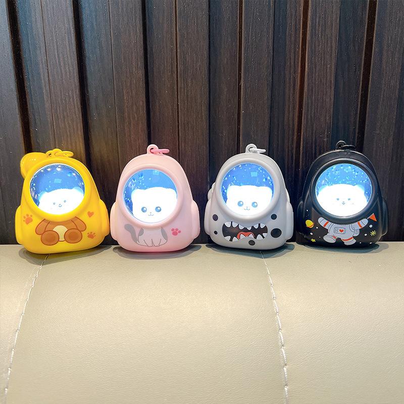 1Pc Ours Dessin Animé Animal Porte-clés Cadeau Chat Sac À Dos Lumières Porte-clés Style Coréen Mignon Sac Charme Sac À Dos Pendentif