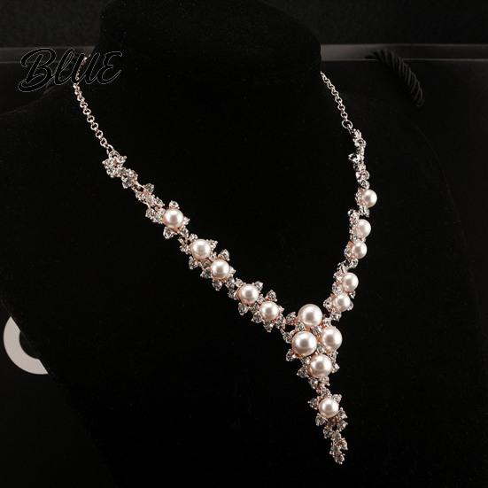 Banquet Pearl Necklace Necklace V-Shaped with Zircon Claw Setting Design
