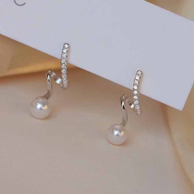 S925 Sterling Silver Twisted Pearl Stud Earrings - Light Luxury, Versatile Fashion Jewelry. 925 Sterling Silver