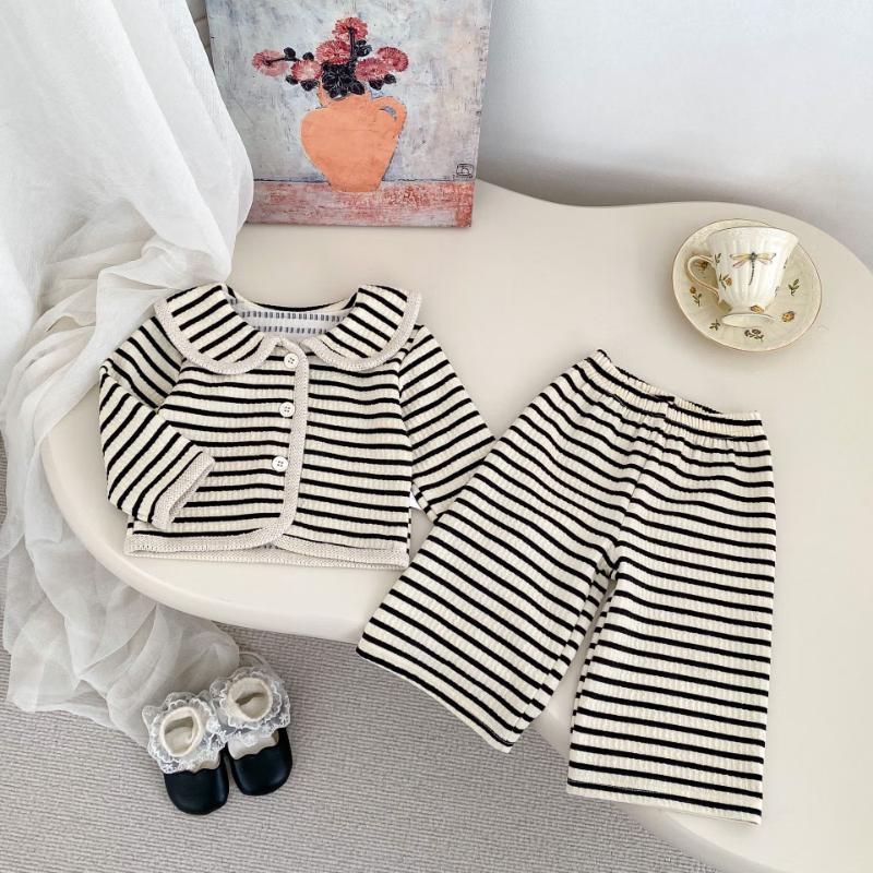 

Kayoudou Girls Striped Lapel Long Sleeve Top & Wide-Leg Pants Set 100
