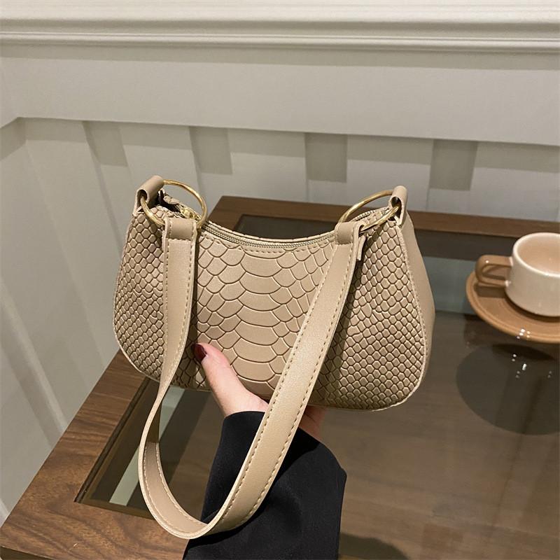 Schicke urbane minimalistische Achseltasche für Damen, vielseitige Herbstmode in den Farben Schwarz, Khaki, Braun und Weiß