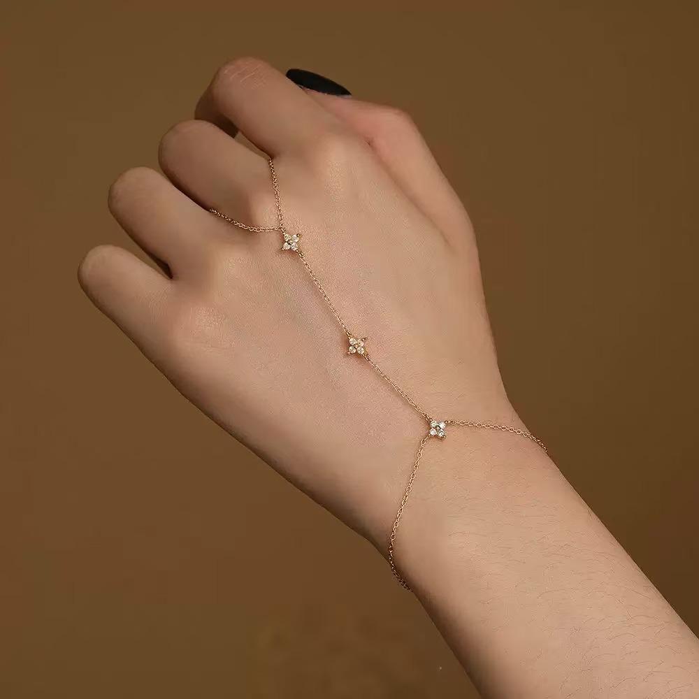 

Four-Leaf Clover Elegant Women s Hand Jewelry Chain Ring with Mittens