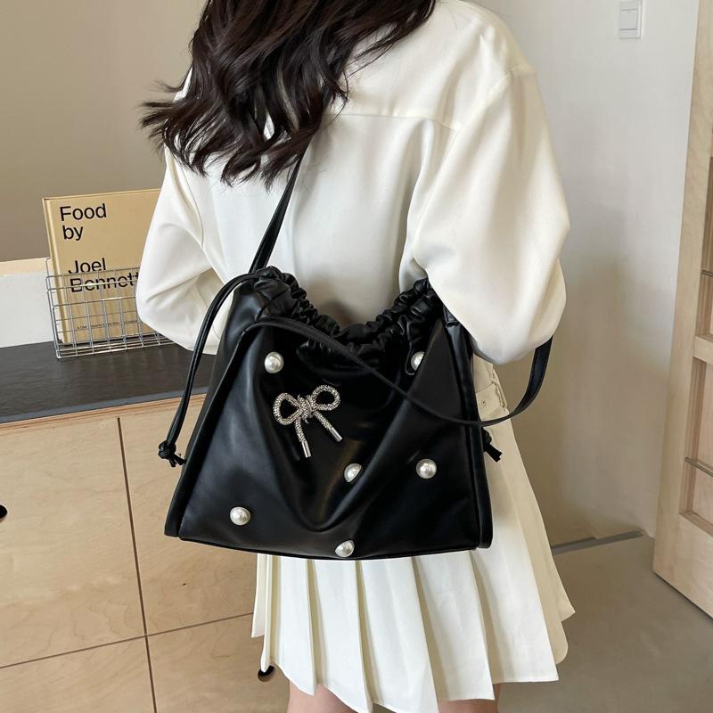 Daily Commuting Large-capacity Shoulder Women's Bag 2025 Spring New Pearl Bow Decoration Premium Underarm Bag