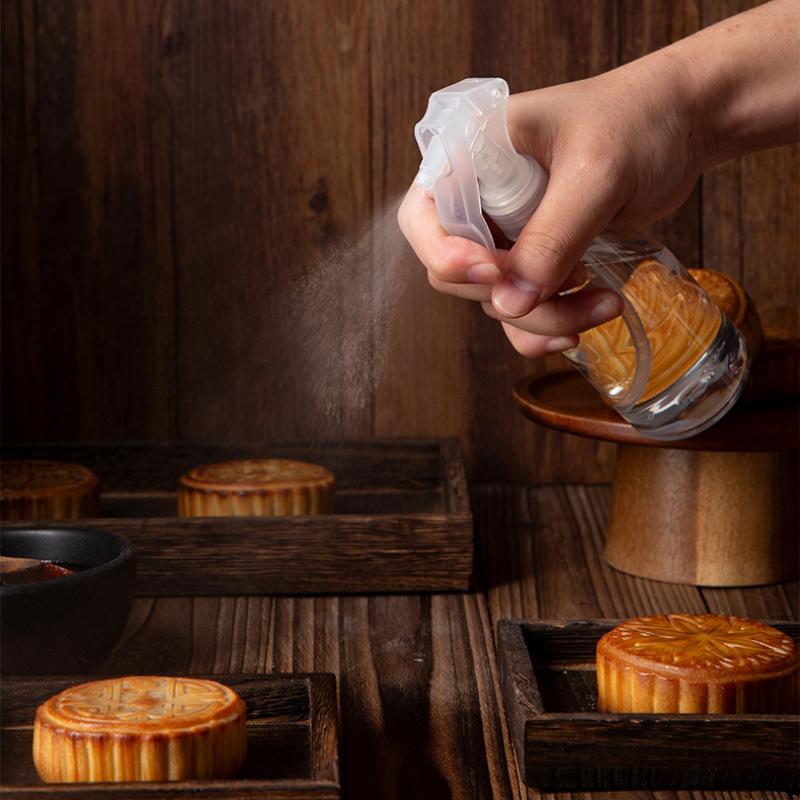 Spray Bottle Salon Haircut Ultra Fine Mist Empty Watering Can Barber Refillable Bottle Stylist Portable Hairdressing Tools