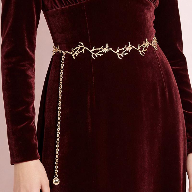 Metal Elegant Ladies Waist Chain With Carved Design For Summer Fashion Accessory