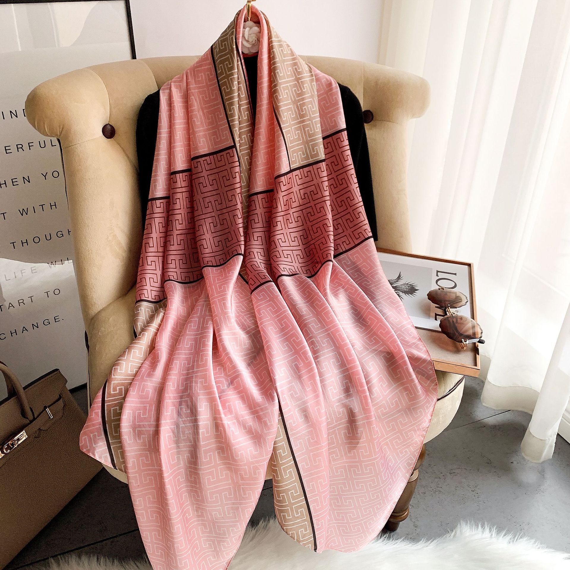 

Новая корейская версия летнего шарфа для защиты от солнца для женщин Атмосферный шелковый платок для кондиционирования воздуха Декоративный шарф Марлевый шарф Шарф Шарф 90*180cm