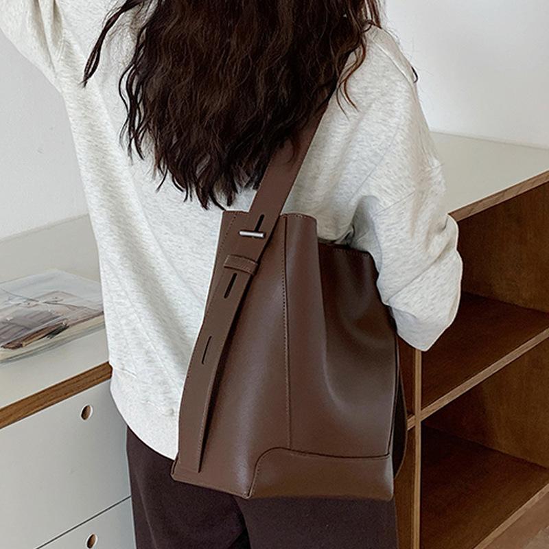 Fashion Leather Bucket Bag Women'S Large Capacity Tote Bag Crossbody Cowhide Versatile Commuter Shoulder Bag