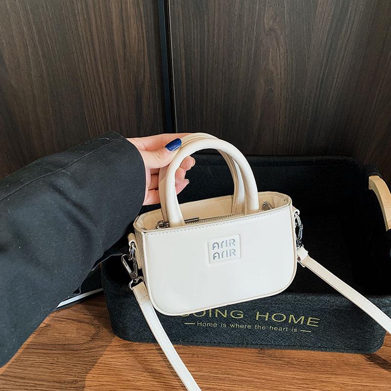 Ретро мини кроссбоди сумка на плечо для девочек Miu Miu с держателем для помады в стиле Чжан Юаньин.