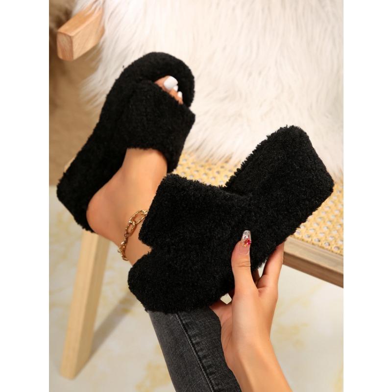 Módní dámské pantofle s vysokou platformou a klínkovým podpatkem