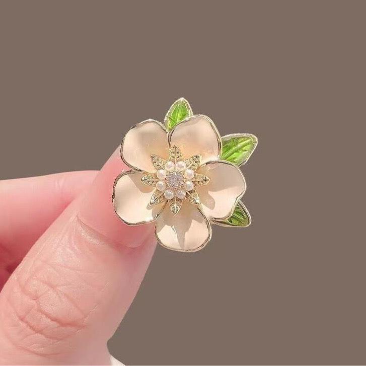 Korean Elegant Light Luxury Brooch - High-End Anti-Exposure Pin for Women's Clothing Accessories