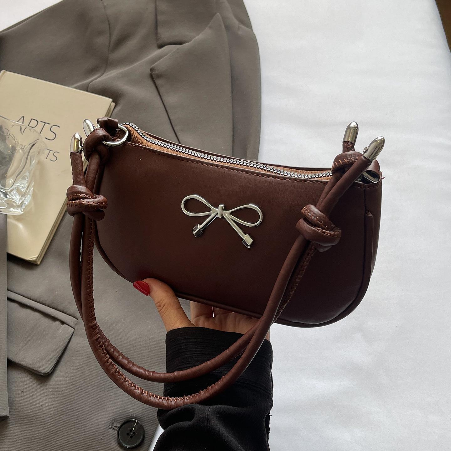 

French bow crescent crescent niche bag women s 2025 new minimalist fashion fashion shoulder bag underarm bag темно-коричневого