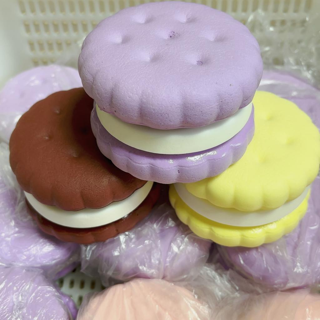 9cm Pomalu se vracející Squishy hračky, 3vrstvá Super měkká Realistická Sendvičová sušenka Mačkací hračka, Jídlo Squishies pro úlevu od stresu