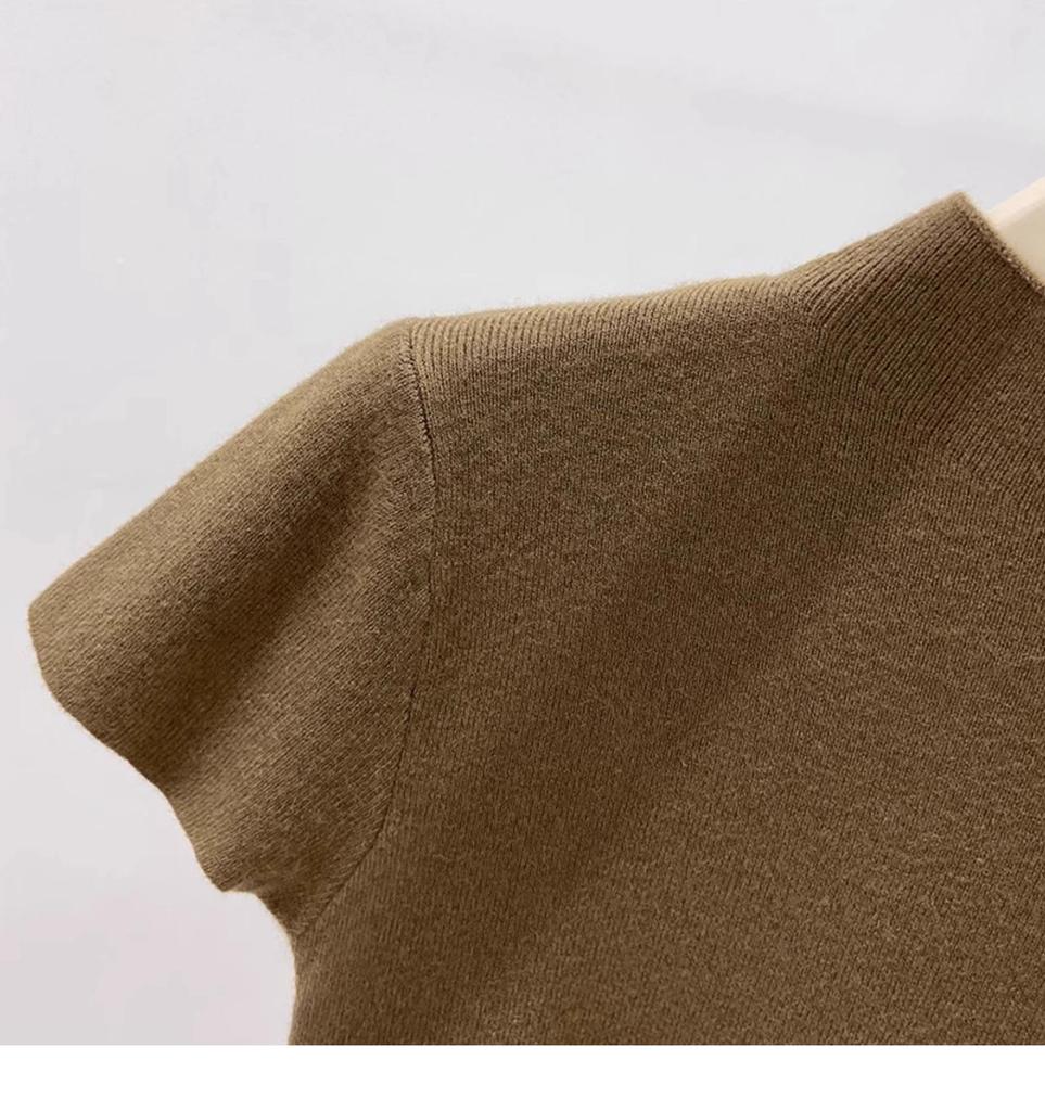 Soft Half-High Neck Knit T-Shirt: Women's Short-Sleeve Slim Fit, Perfect for Spring and Autumn.