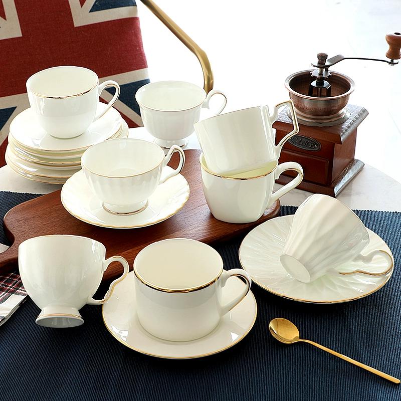 Set da tè vintage in porcellana pregiata Bone China, con cucchiaino, tazza da tè e piattino, con rifiniture dorate, per la decorazione della tavola Pink Rose