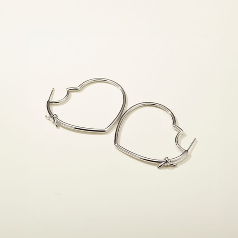 METROCITY JEWELRY Cuore Sterling Silver White Earrings A231SE0003WPQ