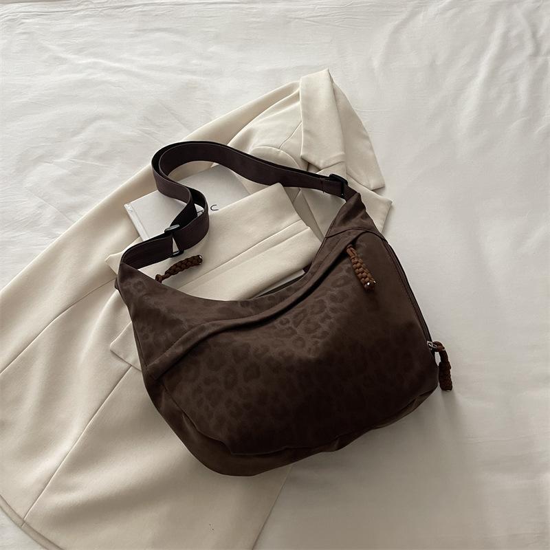 

Autumn and winter new fashion leather velvet messenger bag women s high-end large-capacity shoulder bag women s travel dumpling bag