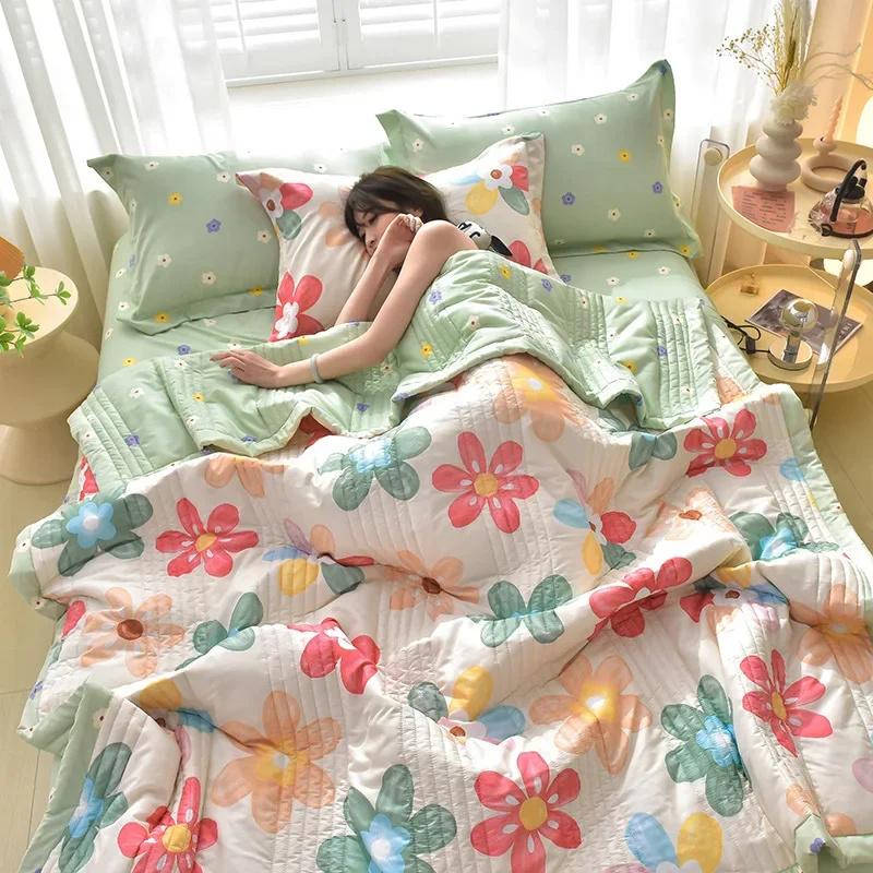 Comfortable Summer Quilt Cooling Sensation Lightweight Blanket Coolness Bare Sleeping Quilted Comforter Duvet  Flower Printed Quilted Bedspread