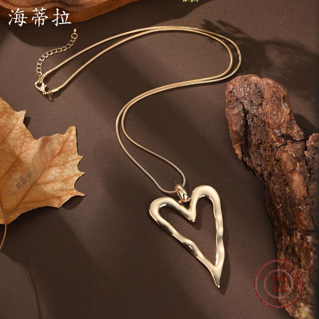 New glossy hollow love long pendant, women's exaggerated versatile irregular heart-shaped alloy long necklace