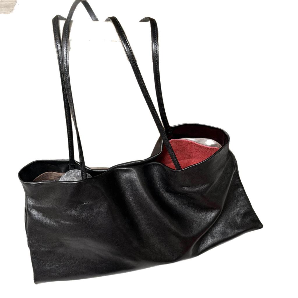 Tote Bag - A Niche Minimalist Style Commuter Single Shoulder Bag with A Basket On The Shoulder and An Elastic Strap for The Shoulder.