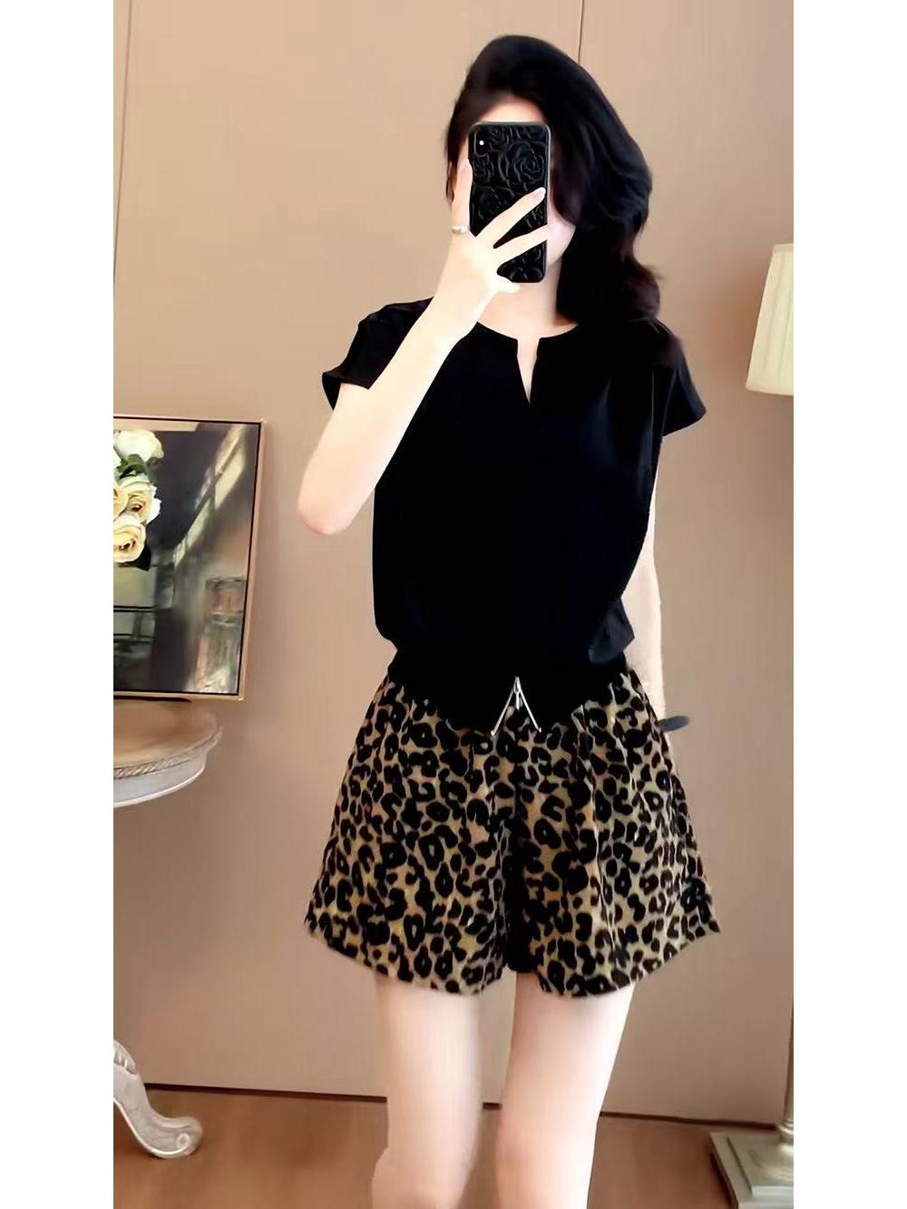 

Chic Leopard Print Two-Piece Suit for Petite Women – Trendy Summer 2026 Collection XXL чорний